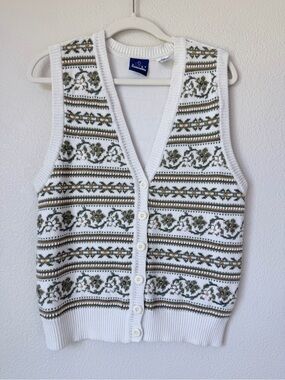 EP Pro White Cotton Fair Isle Floral Embroidered Button Sweater Vest M Preppy